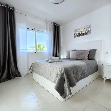 Salinas Luxury Danuria Feriehus *